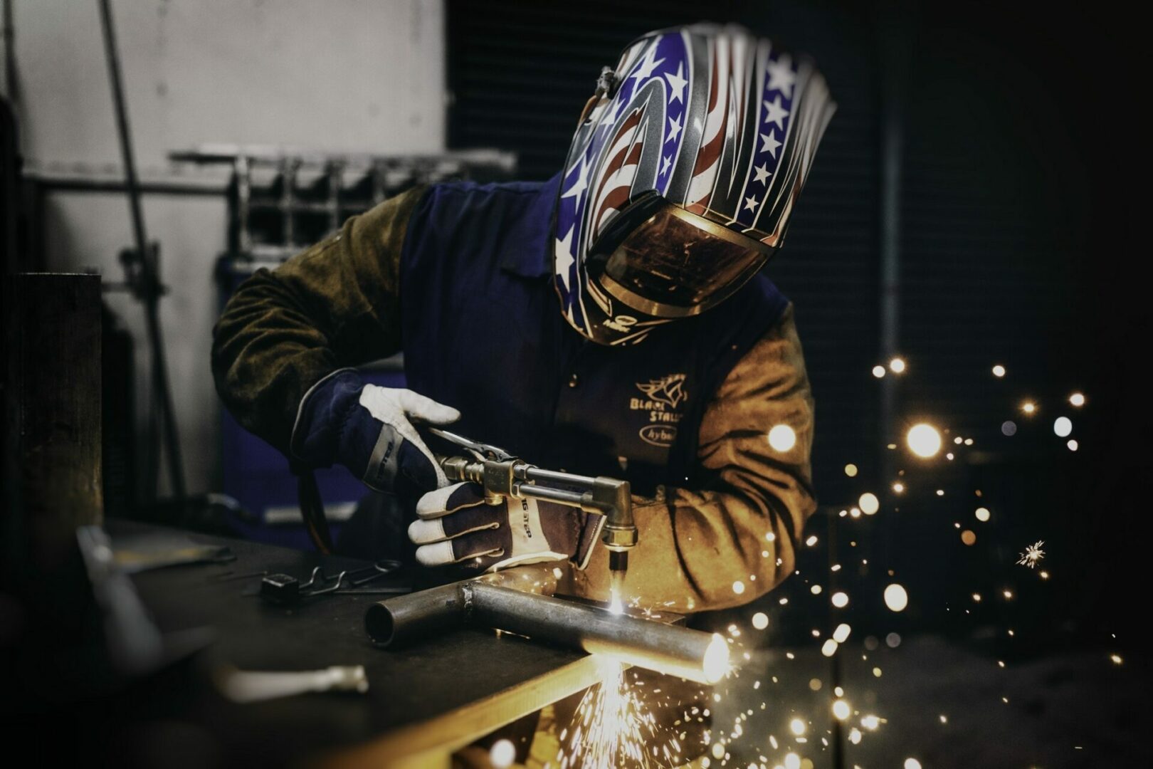 Best welding helmet featured image