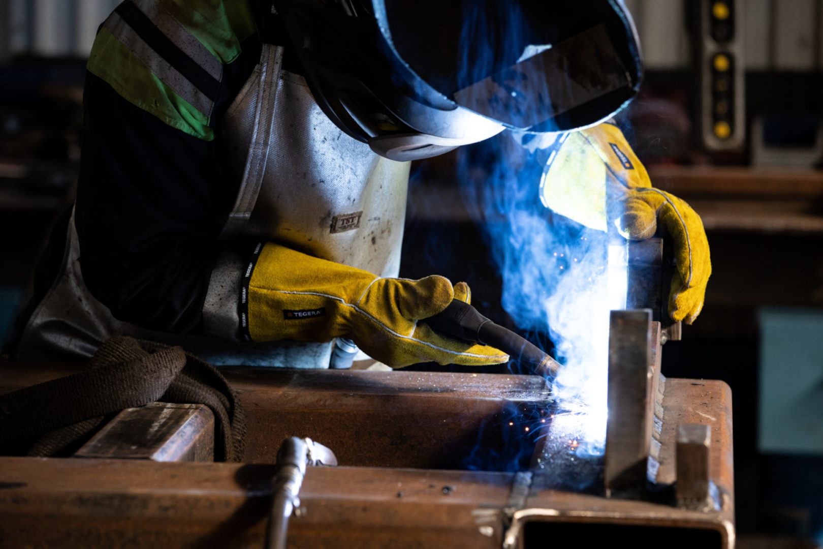 EI 19 2 Tegera 19 Mig Welding Gloves - Protects against hot objects - Image 4